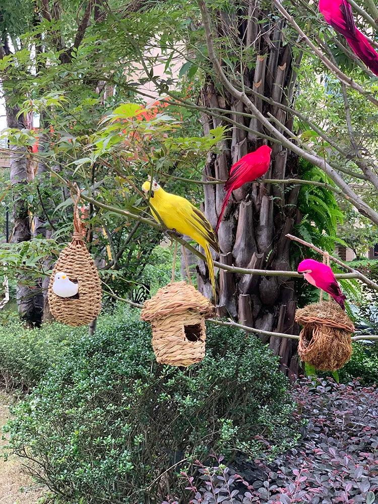 Simulation Parrot Garden Decoration: Creative Ornament for Outdoor Parties